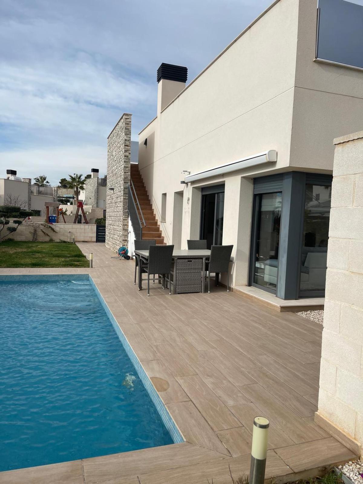 Huizen Alegria *